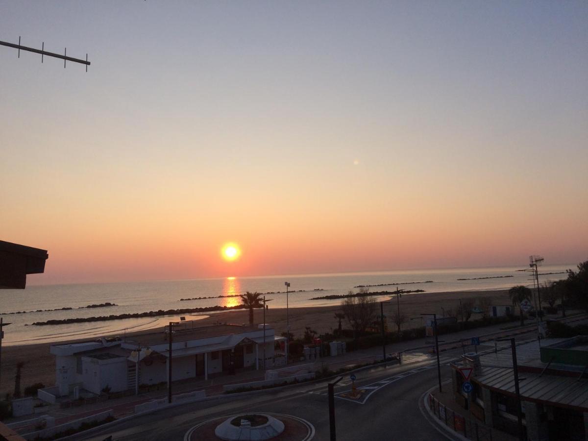 Apartament Sunrise Beach House - Sea View Montesilvano Marina Zewnętrze zdjęcie
