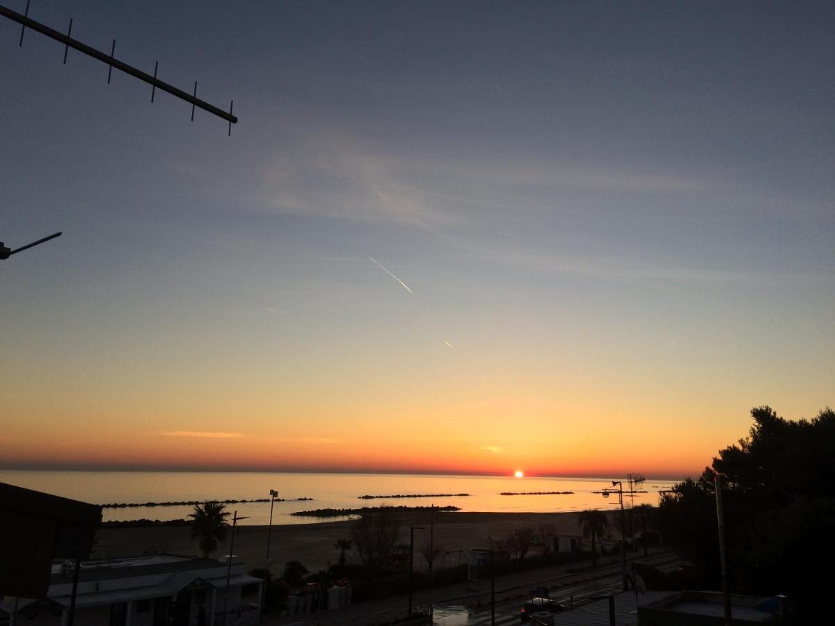 Apartament Sunrise Beach House - Sea View Montesilvano Marina Zewnętrze zdjęcie